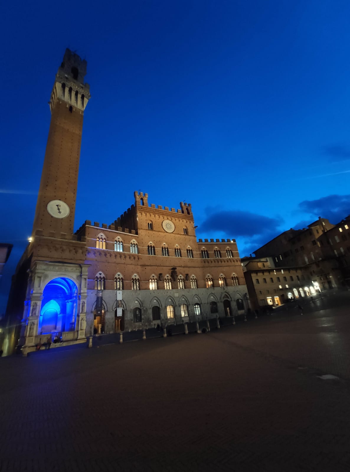 Cappella Piazza del Campo illuminata