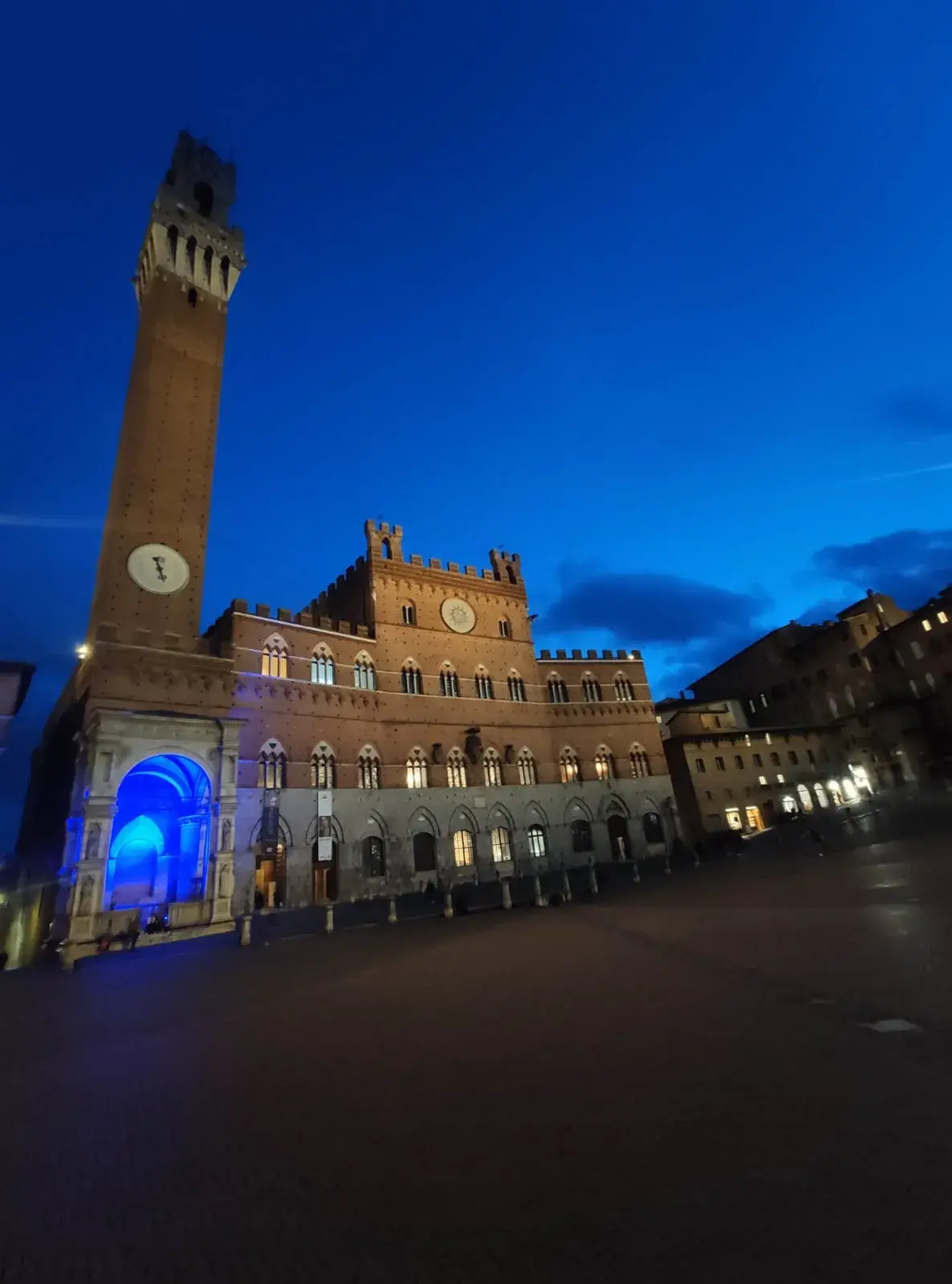 Cappella Piazza del Campo illuminata